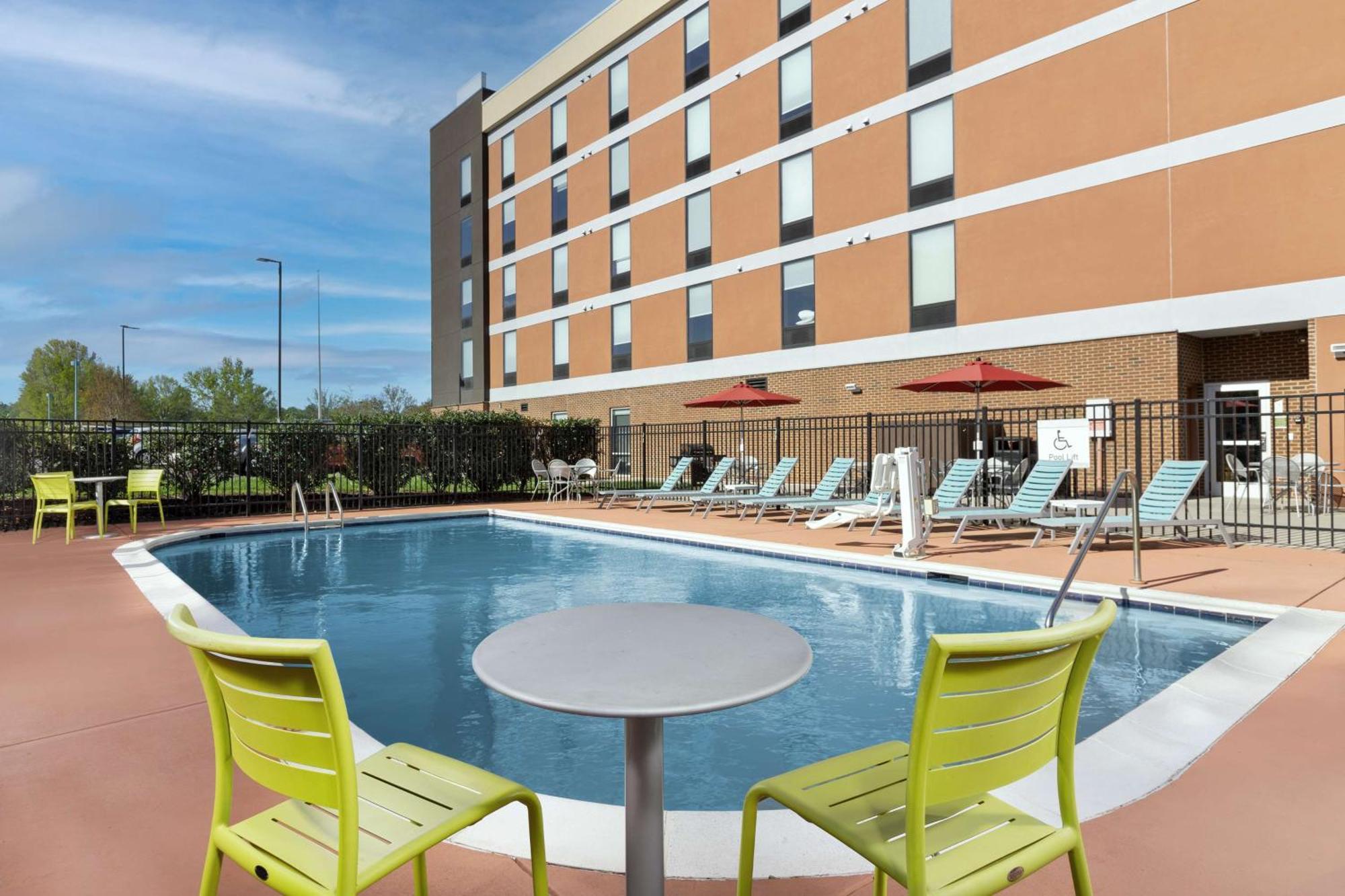 Hotel Home2 By Hilton West